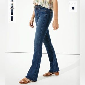 AMERICAN EAGLE DARK WASH SKINNY KICK JEANS